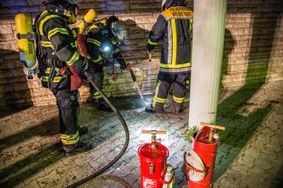 Weinstadt-Endersbach: Rauch aus Lichtschacht loest Feuerwehreinsatz aus
